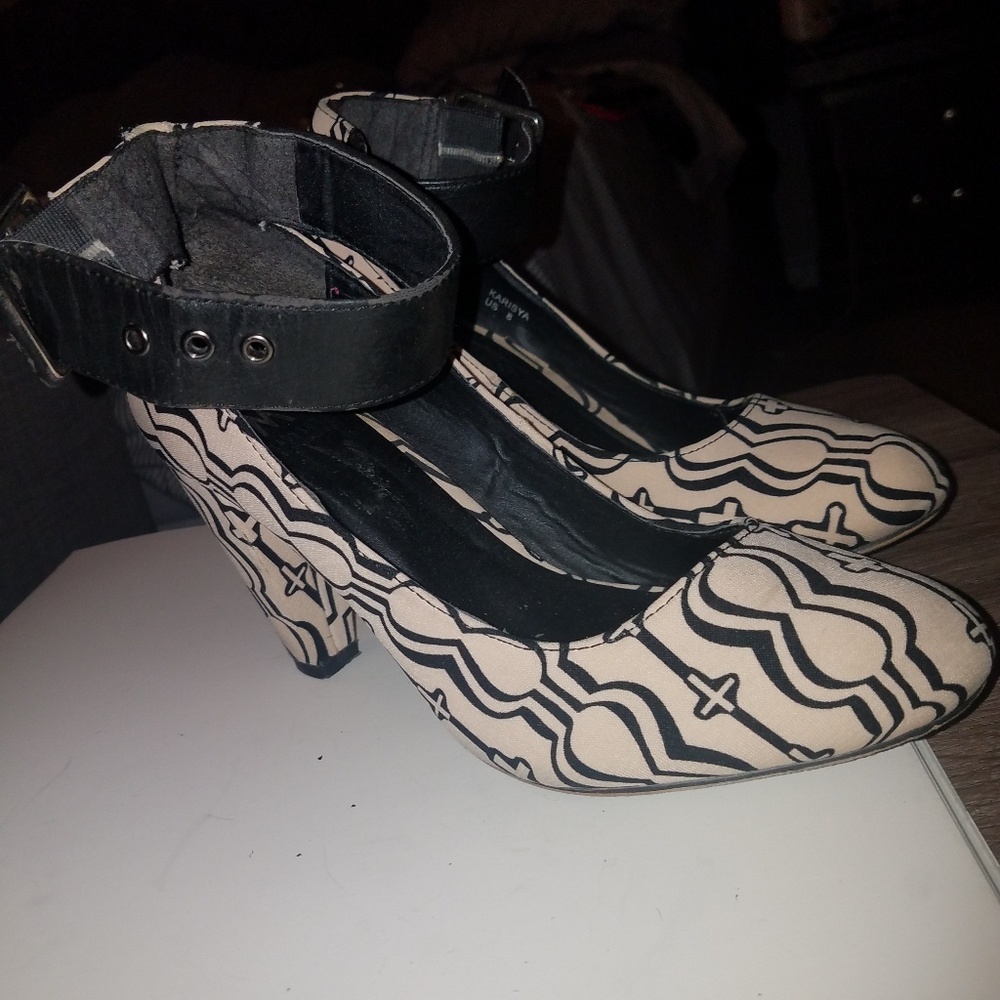 Very trendy tan and blank shoes with ankle strap.